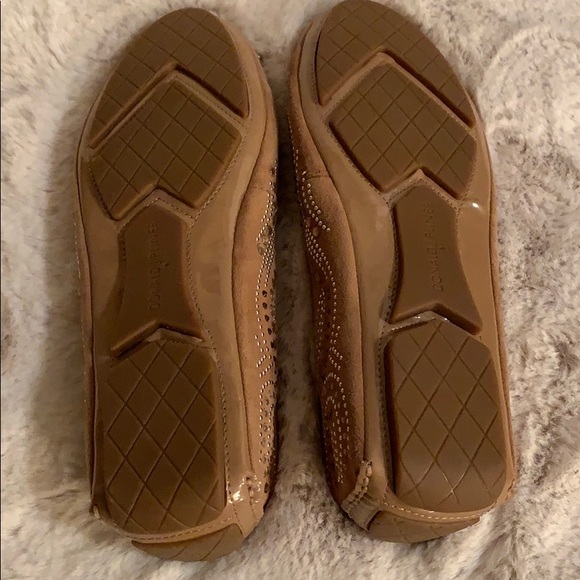 Donald Pliner Jeweled Studded Flats. 8.5 - Picture 7 of 8